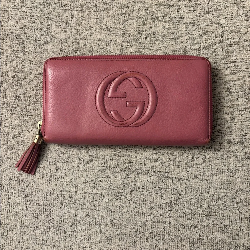 Gucci GG Soho Mauve Leather Zip Wallet with Tassel - Picture 6 of 16